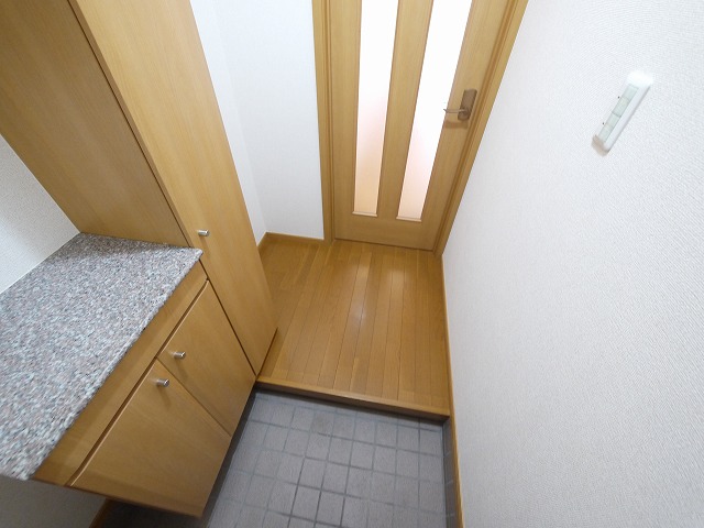 玄関　収納もある玄関です