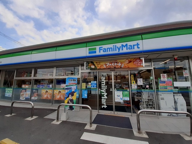コンビニ　ファミリーマート町田小山町店（コンビニ）まで800m