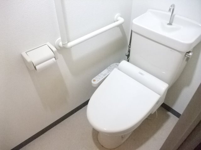 ファミーユ柳沢のトイレ写真