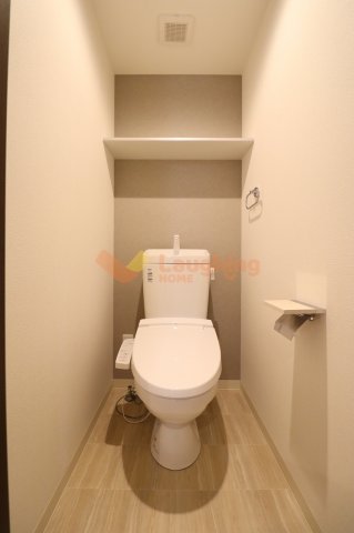 トイレ　落ち着いた色調のトイレです
