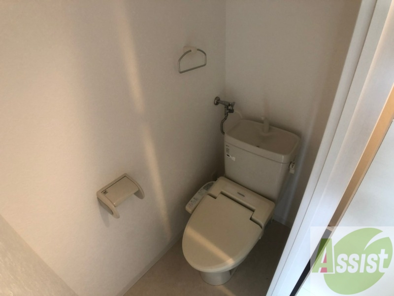 トイレ　ウォシュレット機能がついたトイレです。安心して使用できますね