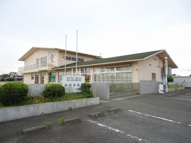 小学校　木曽岬町立木曽岬小学校（小学校）まで965m