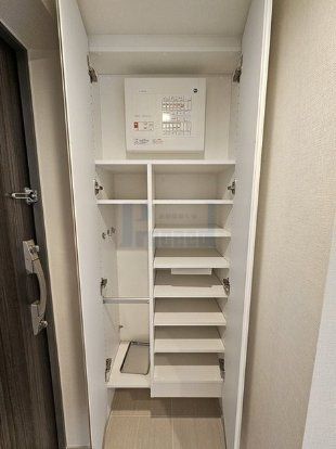 その他　たっぷりシューズボックス☆