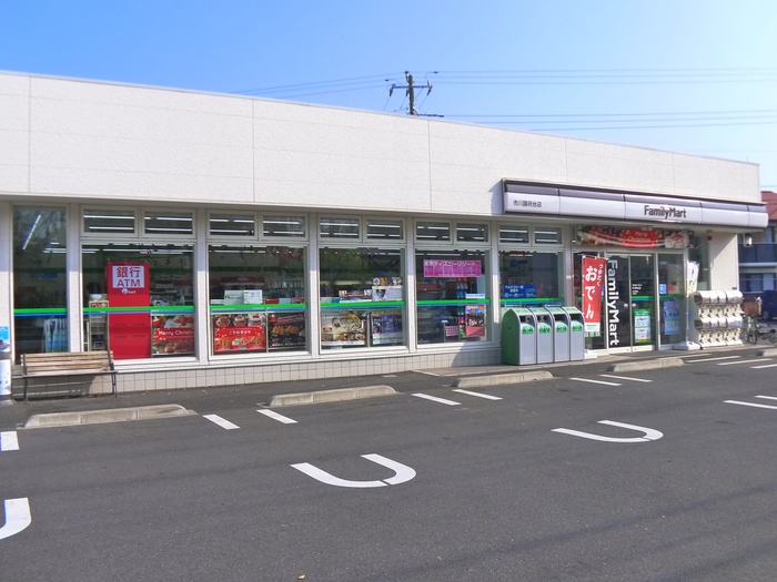 コンビニ　ファミリーマート（コンビニ）まで600m