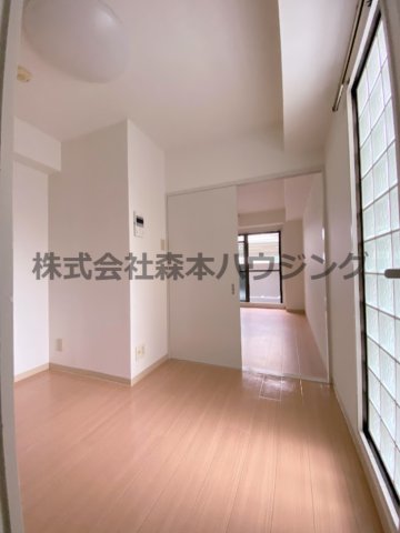 居室・リビング　明るい居間です