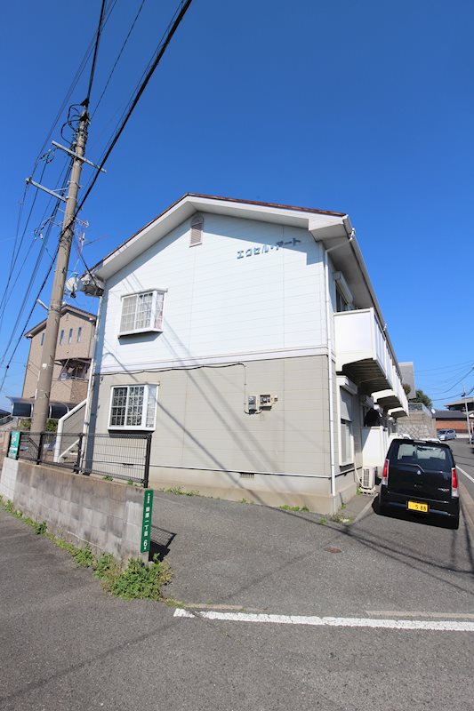 建物外観　駐車場１台無料