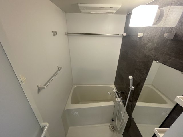 バス・シャワールーム　写真は、他部屋の同間取りとなっております。(現況優先)
