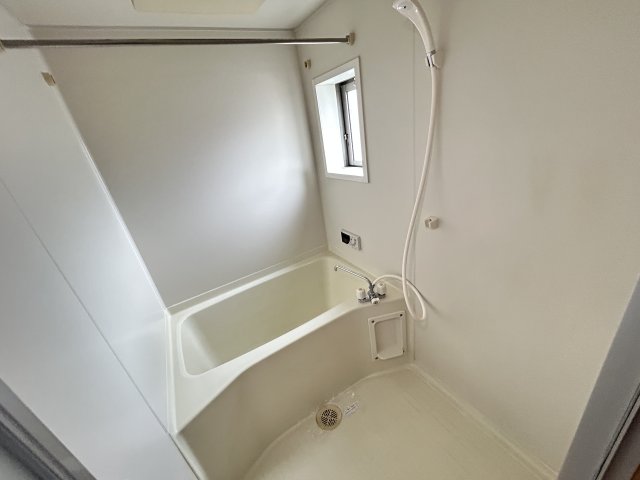 バス・シャワールーム　コンパクトで使いやすいお風呂です