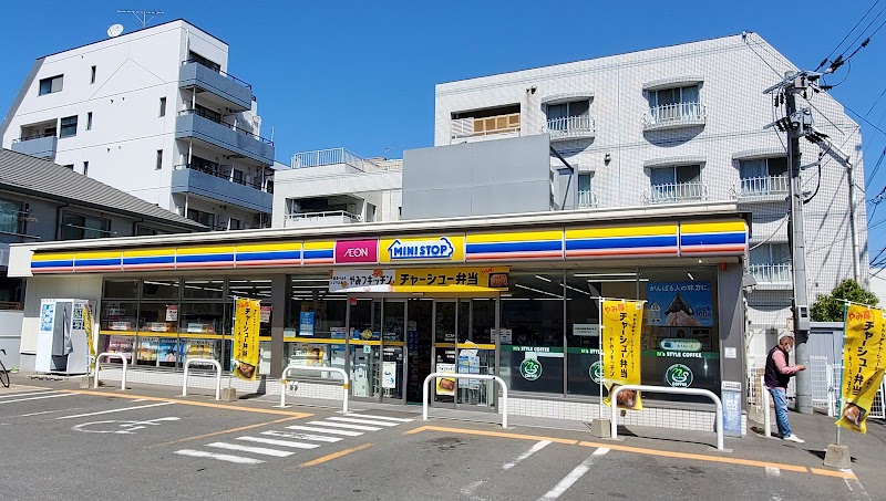 コンビニ　ミニストップ福岡大楠2丁目店（コンビニ）まで262m