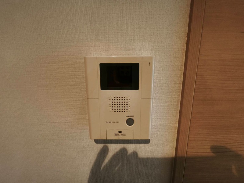セキュリティ　ＴＶモニター付インターホンです。来客者の顔が見えるので安心！