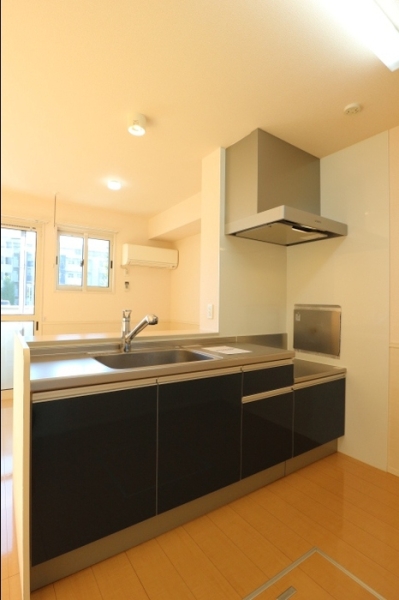 キッチン　同建物別部屋写真