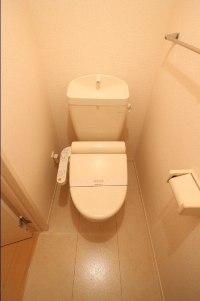 トイレ　同建物別部屋写真