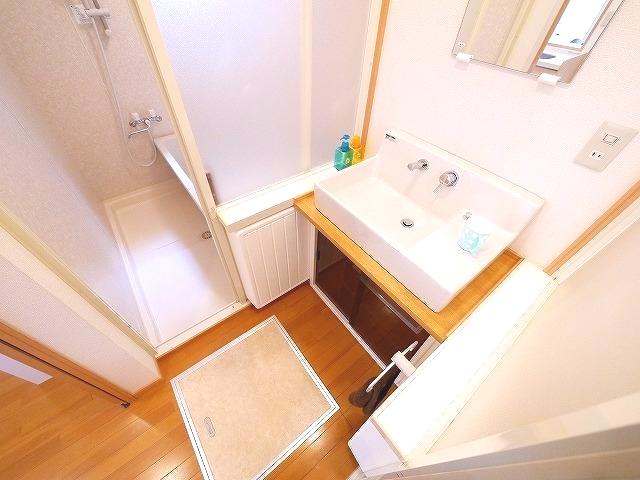 洗面設備　独立洗面台も機能的かつオシャレですね。