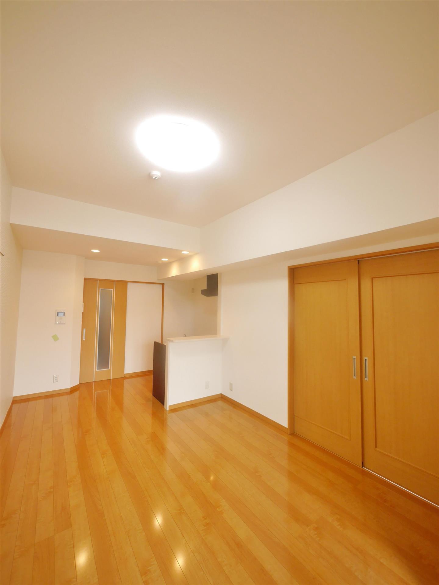居室・リビング　706号室同仕様写真