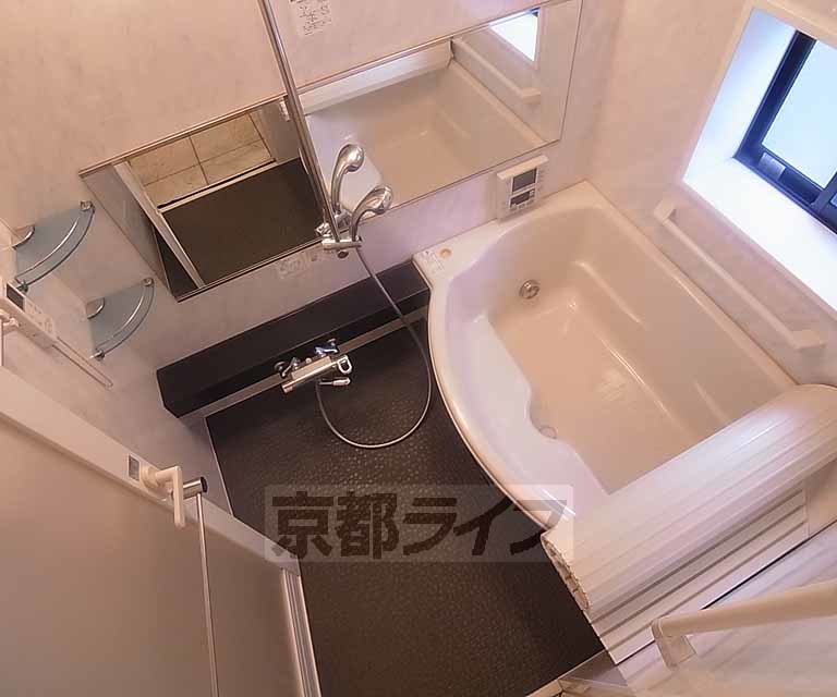バス・シャワールーム　ゆったりセパレートの浴室、浴室乾燥機付です。