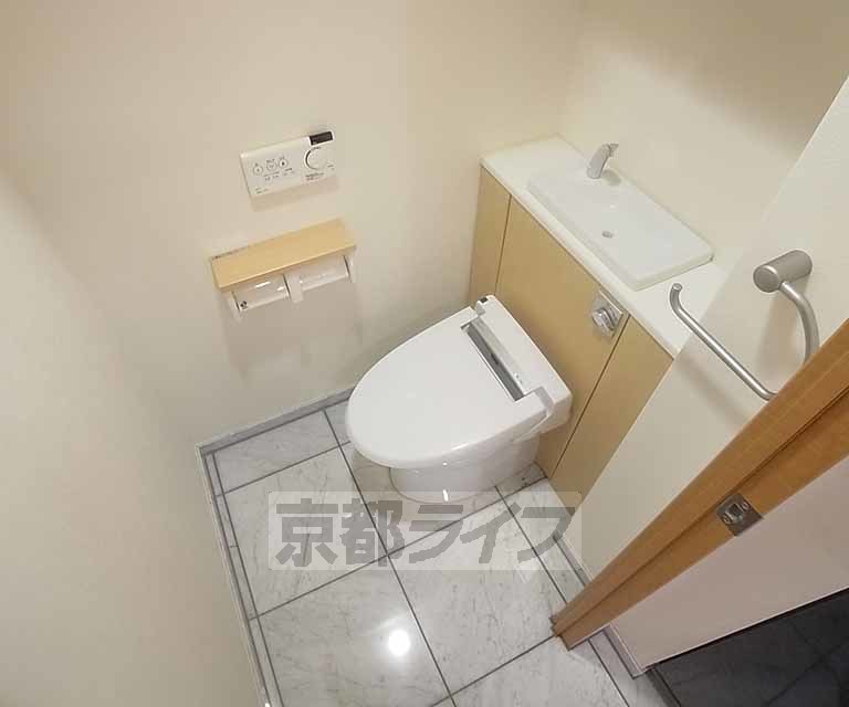 トイレ　清潔感のある洋式トイレです。