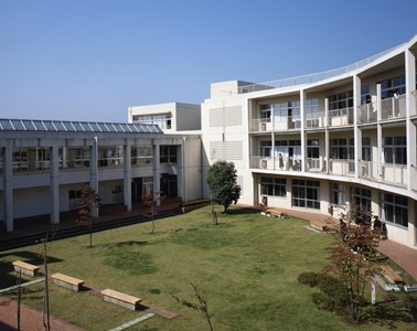 中学校　横浜市立川和中学校（中学校）まで622m