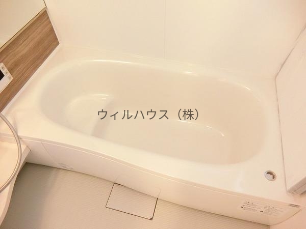 バス・シャワールーム　浴室乾燥機、追焚機能付の広々バスルーム！