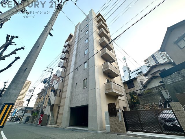 建物外観　オートロックで外部の人間が簡単に出入りできないため安心です。