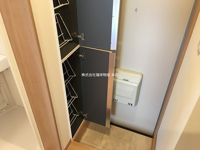 玄関　下駄箱収納