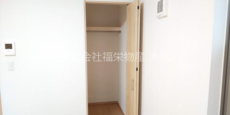 収納　奥行のあるクローゼット