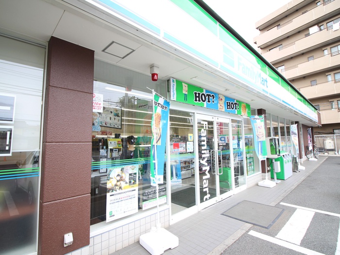 コンビニ　ファミリーマート坂戸駅南口けやき通り店（コンビニ）まで450m