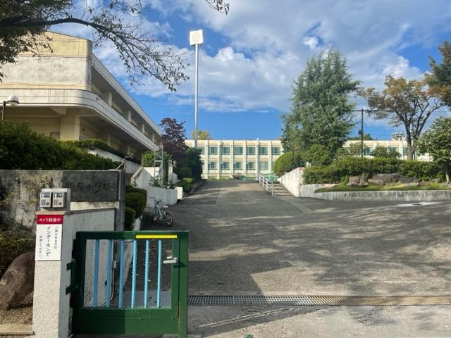 小学校　名古屋市立鶴舞小学校（小学校）まで773m