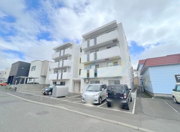 建物外観　エアコン完備の人気のデザイナーズ仕様のお部屋です♪