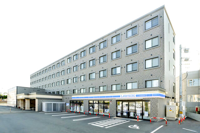 コンビニ　ローソン札幌月寒西2条八丁目店（コンビニ）まで282m