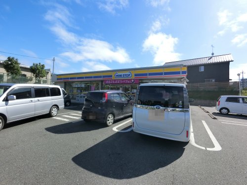 コンビニ　ミニストップ成田玉造店（コンビニ）まで975m