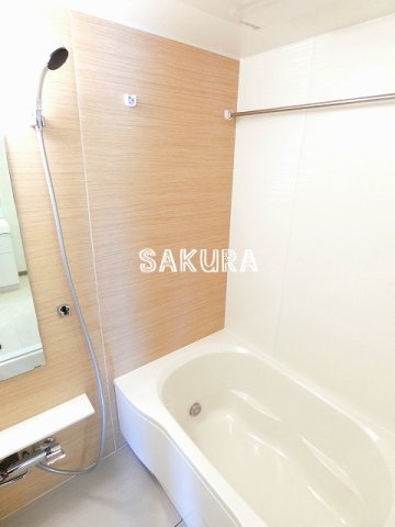 バス・シャワールーム　嬉しい追い焚き・浴室乾燥機付きです♪
