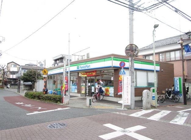 コンビニ　ファミリーマート大田中央四丁目店（コンビニ）まで810m