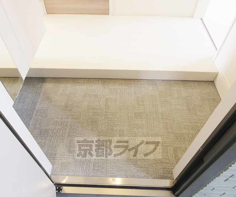 玄関　段差の少ない玄関です。
