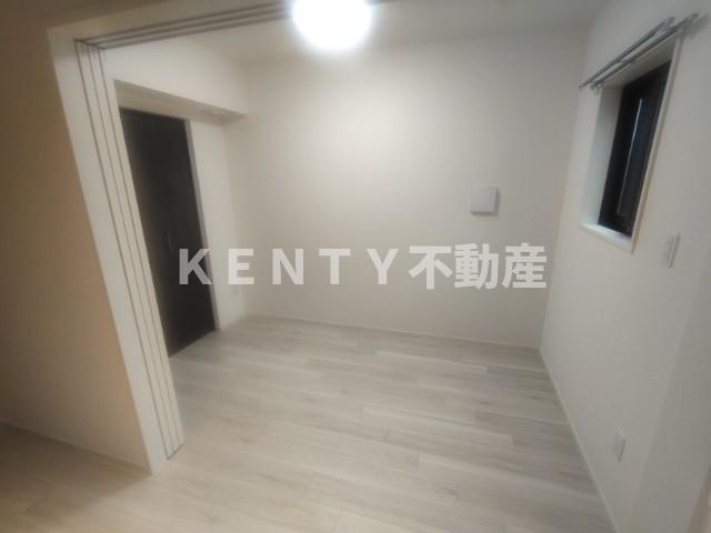 その他部屋・スペース　開放的な寝室です