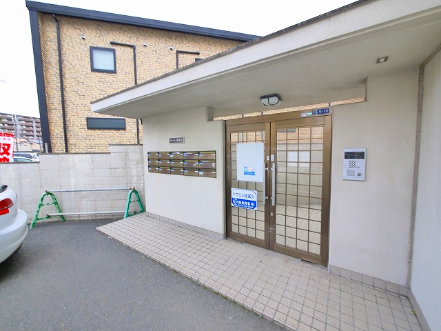 エントランス　オートロック完備のエントランスです。