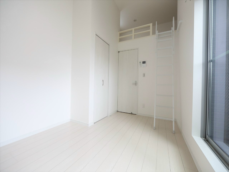 居室・リビング　洋室5.6帖　ロフト4.３帖（収納でもお部屋でも使えます）