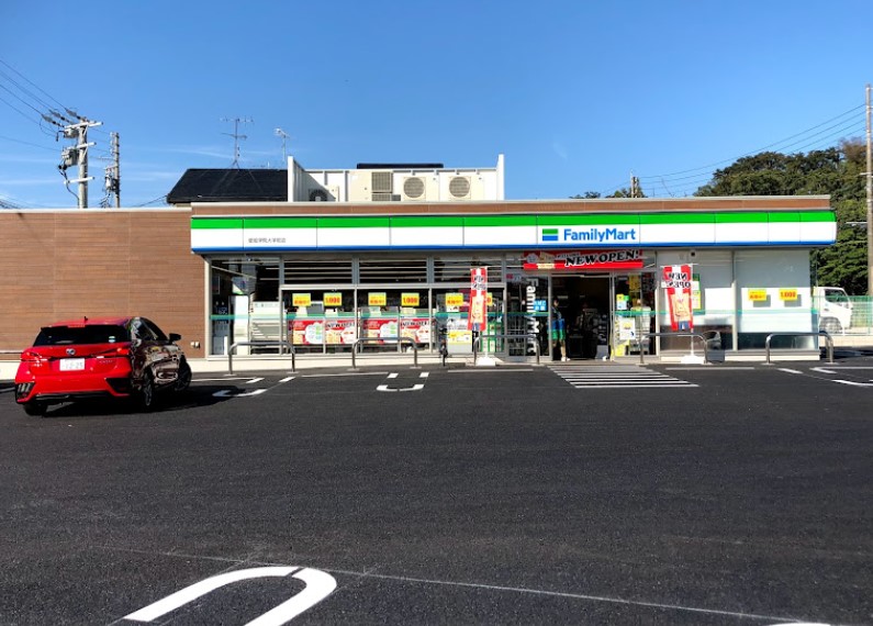 コンビニ　ファミリーマート 愛知学院大学前店（コンビニ）まで503m