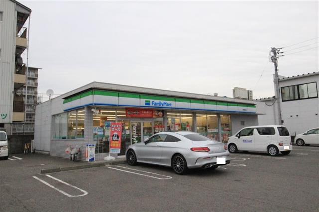 コンビニ　ファミリーマート高須新町店（コンビニ）まで640m