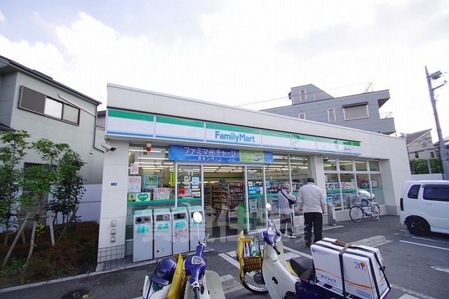 コンビニ　ファミリーマート　箕面半町（コンビニ）まで163m