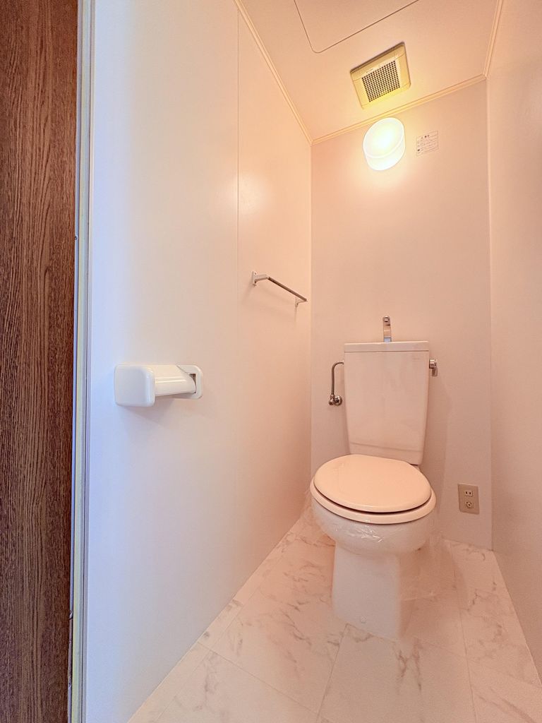 トイレ　別部屋の写真です