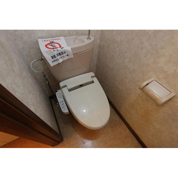 トイレ　※反転タイプの部屋写真。現況を優先します。