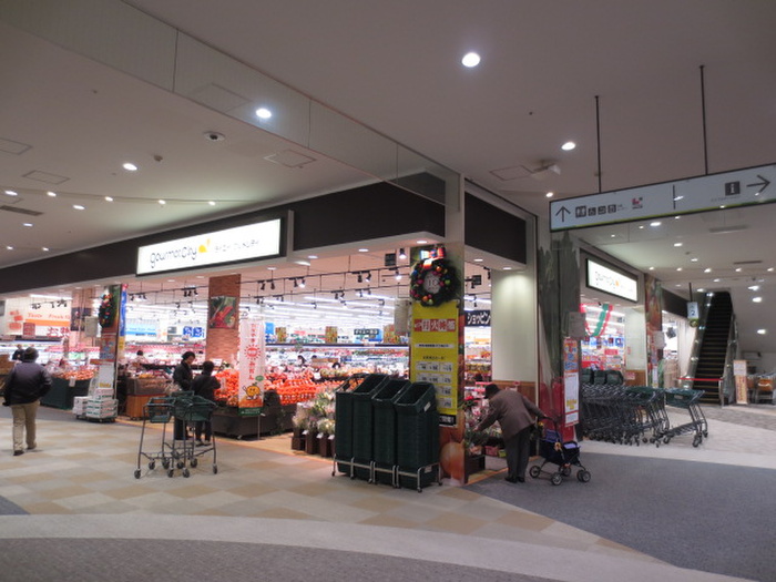 スーパー　ダイエーグルメシティくずはモール店（スーパー）まで227m