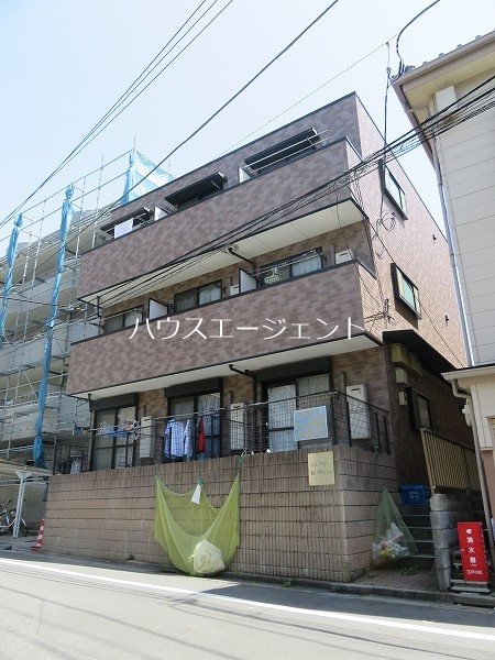 建物外観　3階建てのアパートです。