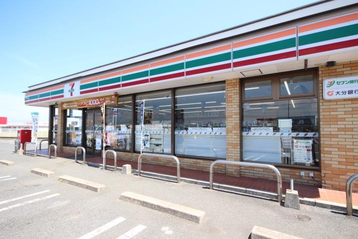コンビニ　セブンイレブン中津大新田店（コンビニ）まで357m