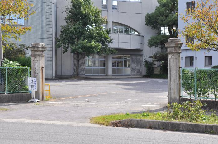 小学校　横須賀小学校（小学校）まで726m