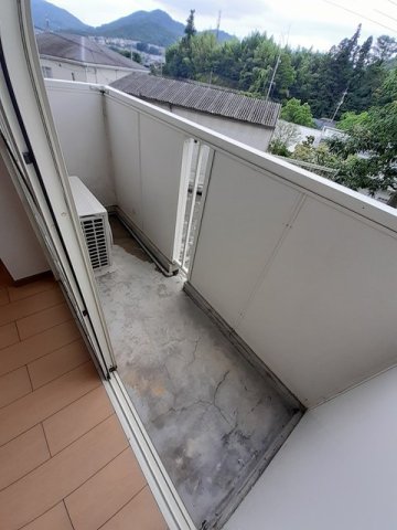 バルコニー　暖かな日差しのふりそそぐバルコニー