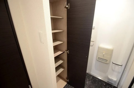 クレイノステラ 庭瀬の玄関写真