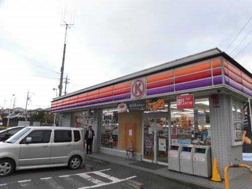 コンビニ　ファミリーマート大津雄琴駅前店（コンビニ）まで395m