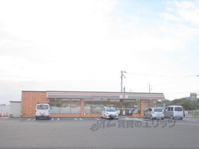 コンビニ　セブンイレブン綾部井倉町店（コンビニ）まで600m