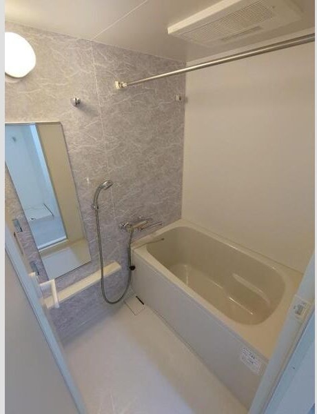 バス・シャワールーム　※写真は同じマンションの違う部屋のものになります。